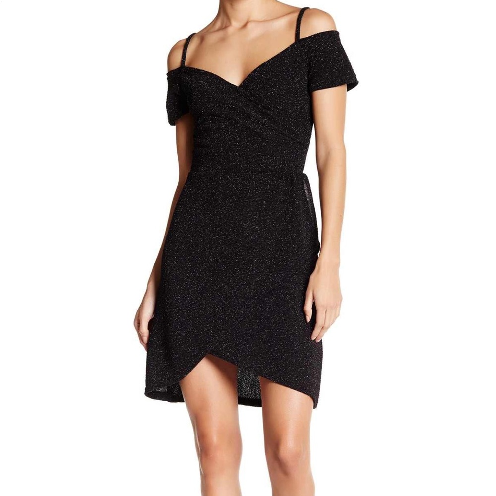 Angie Black Dress - Sweet 💕 Neckline Size S